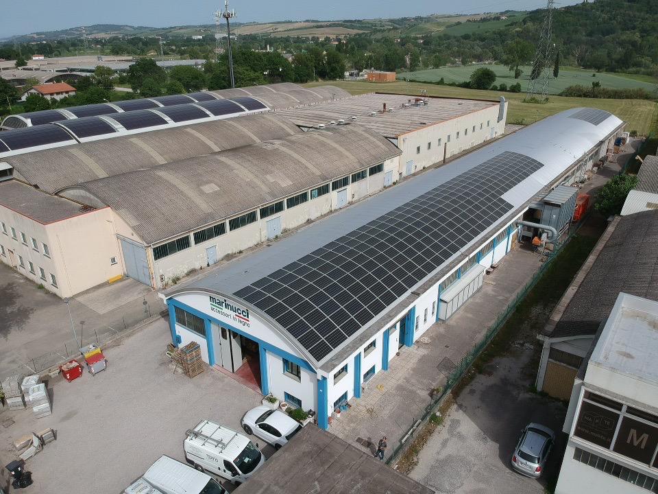 Impianto fotovoltaico di ultima generazione, grazie al quale la produzione è alimentata da energia rinnovabile, riducendo drasticamente l’impatto ambientale.